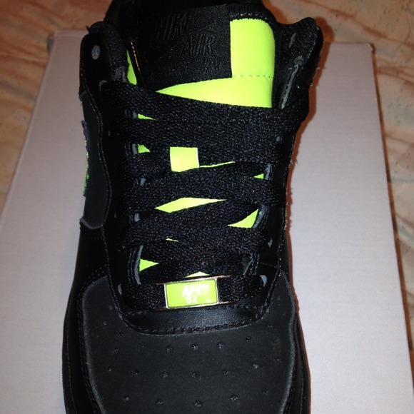 Nike shoes only wore once look like they brand new