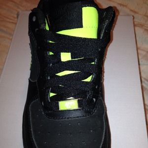 Nike shoes only wore once look like they brand new