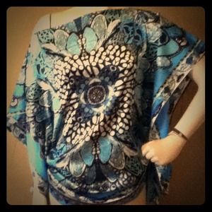 Arden B. off the shoulder tunic. Sz. XS-S