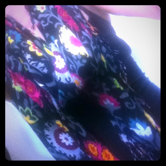 Beautiful floral scarf REDUCED TO LOWEST🌼🌼
