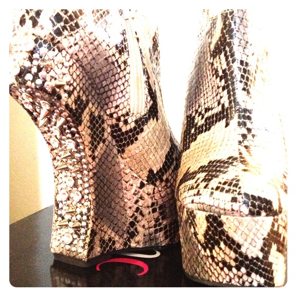 Slayer snake print shoes