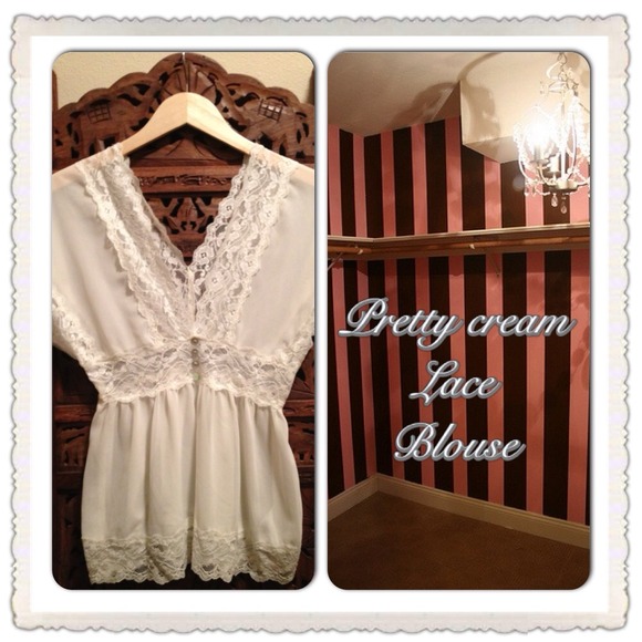 LACE CREAM BLOUSE