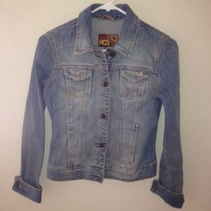 Cute jean jacket! Perfect for Spring weather!