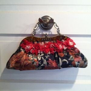 Unique vintage clutch with chain strap