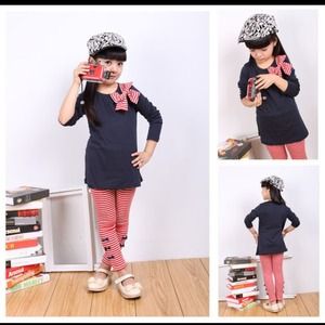 Long sleeve with salmon colored bow and leggings