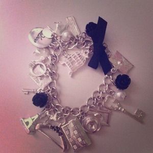Charm braclet💍with items