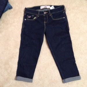 🏮SOLD🏮Hollister dark wash Capri
