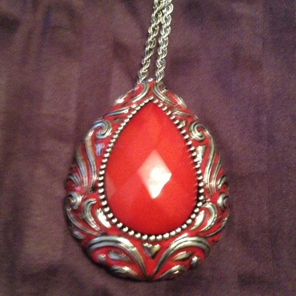 Teardrop red costume necklace