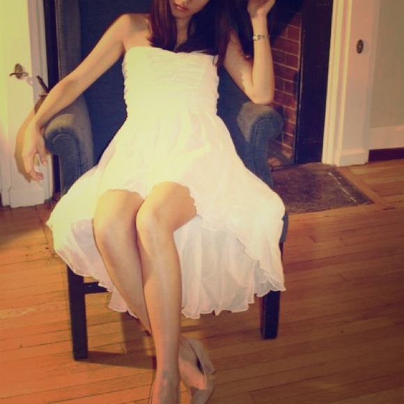 Not avail! ❄White flowy dress