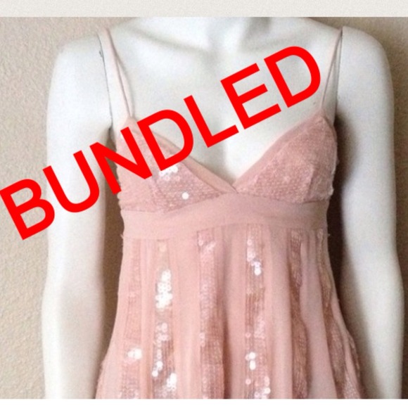 💥SOLD IN BUNDLE💥BCBG 100% silk & sequin top S