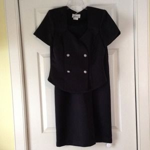 💥Sold in bundle💥Black skirt w/rhinestone buttons