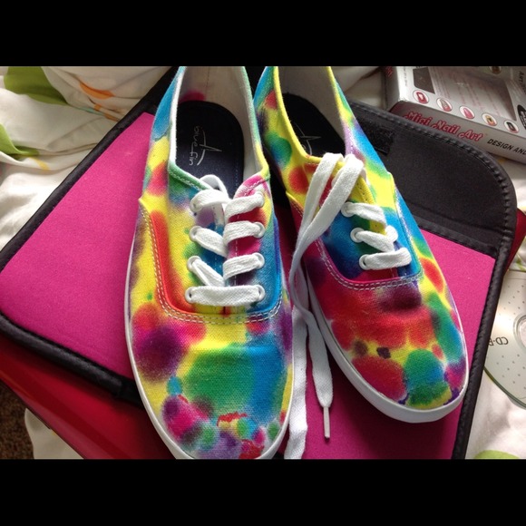 Hold!!?!!!Shoes tye dye