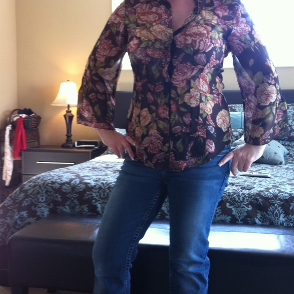 🌷 Brown floral top