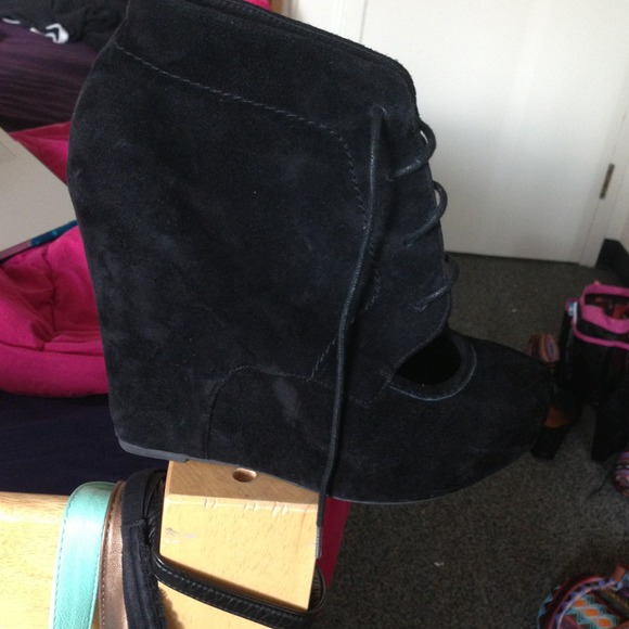 Black Matiko wedges