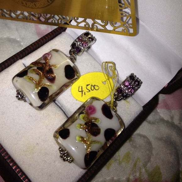 Hand-made Venetian glass earrings from Italy. - Picture 2 of 3