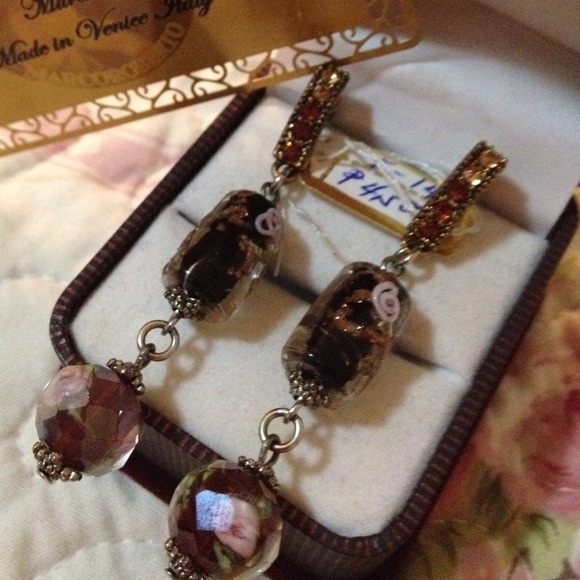 Hand-made Venetian glass earrings from Italy. - Picture 3 of 3