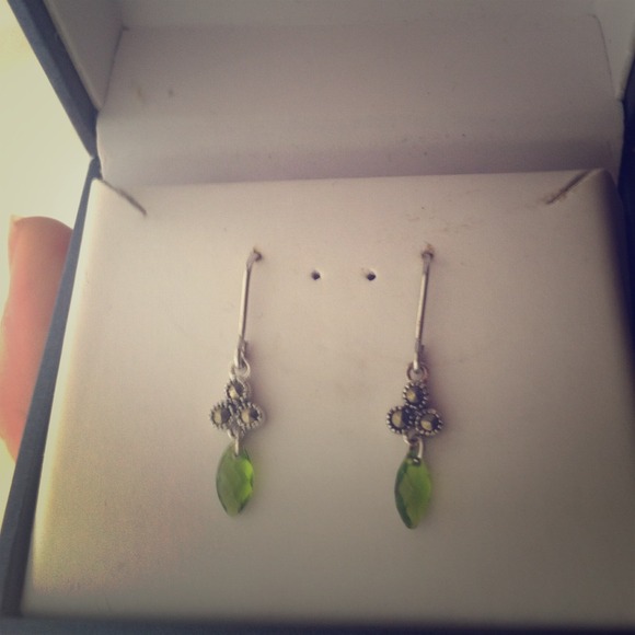 Sterling silver earrings. Green drops.