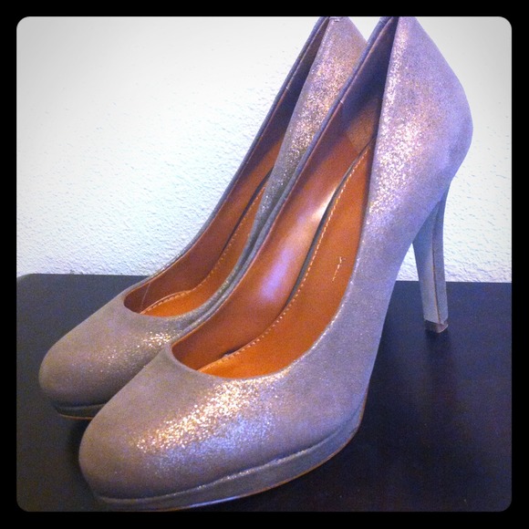 Banana Republic platform pump