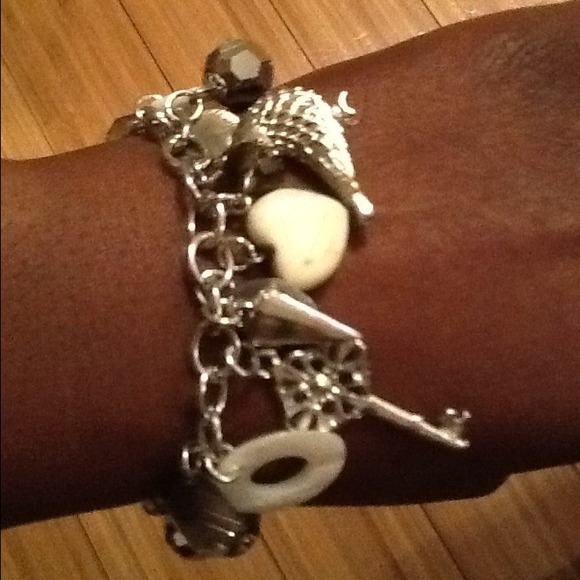 Charming - Picture 4 of 4