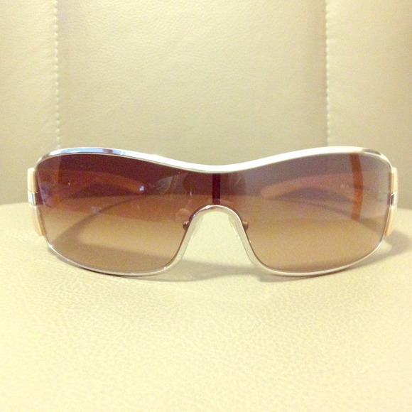 💟REDUCED. Prada sunglasses. Never worn!