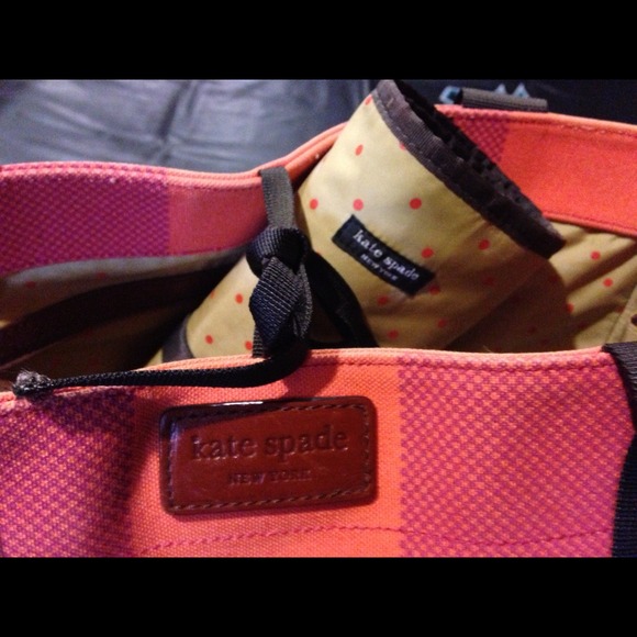Kate Spade Diaper Bag w/Matching changing pad - Picture 2 of 2