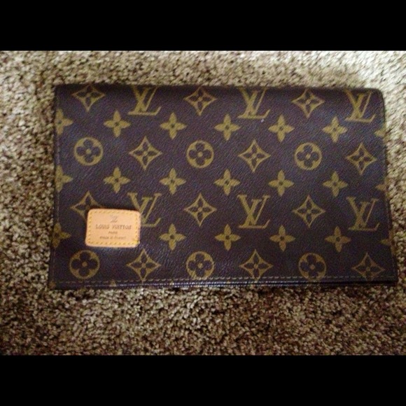RESERVED Louis Vuitton clutch
