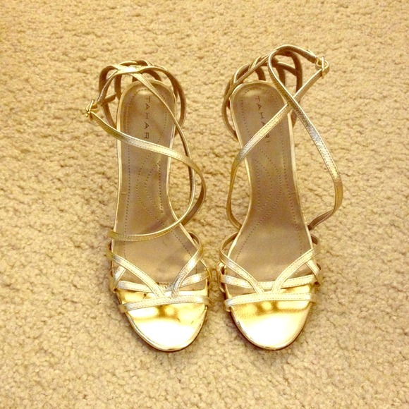 FOR VIOLAP: Metallic gold Tahari shoes, size 7