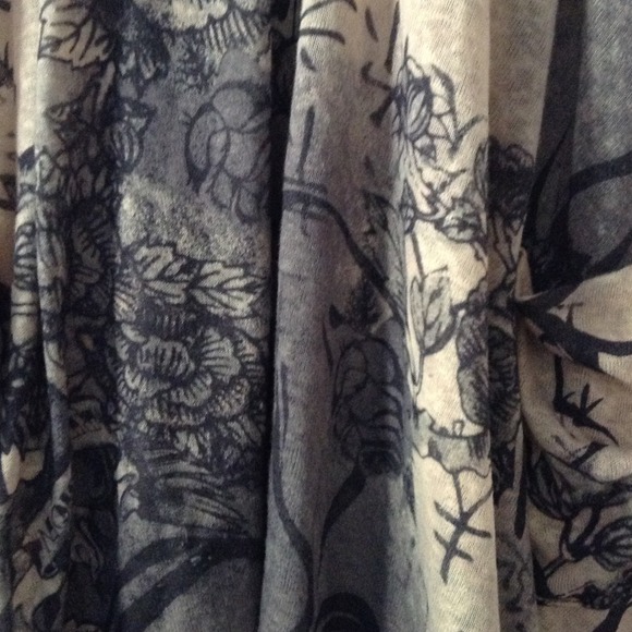 ❗SOLD❗🌞Summer top - Picture 2 of 2