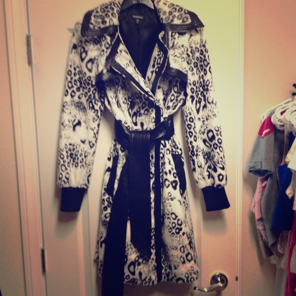 🔴SOLD🔴Bebe Black & White Leopard Trench Coat