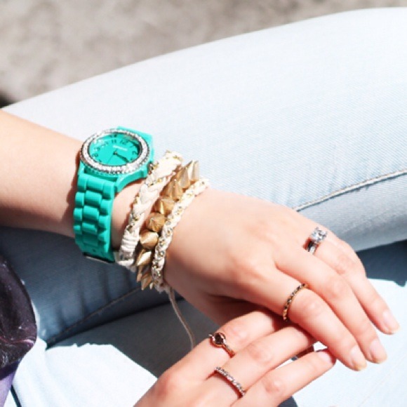 ❌SOLD IN BUNDLE❗Teal Watch with Rhinestones