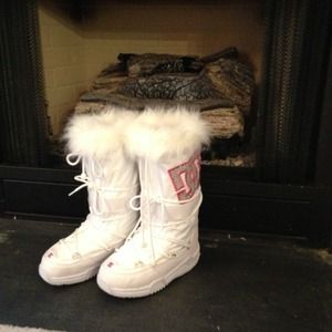 White Snow boarding boots! DC Woman's Chalet
