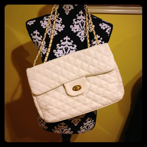 Foreign Exchange white quilted purse