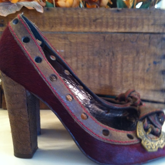 ⚡SOLD⚡Antique Denim Peep Toes Red Calf Hair - Picture 1 of 4