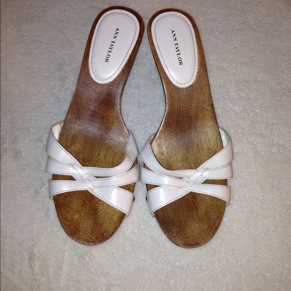 Ann Taylor wooden kitten sandal