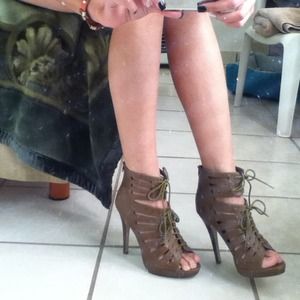 NEW high heels size 9