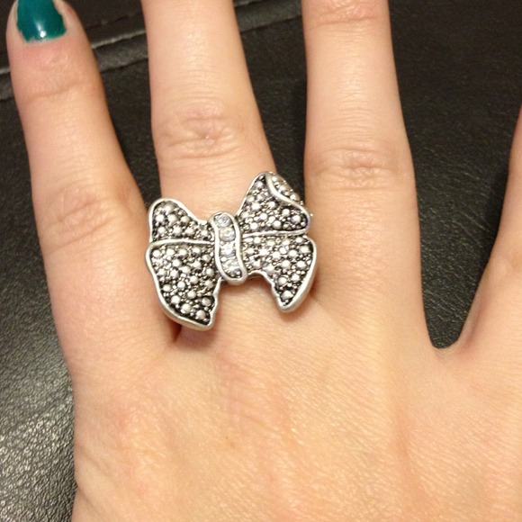 Rhinestone bow ring - Picture 3 of 3