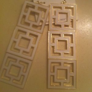 Gorgeous white and gold earrings