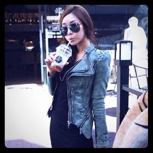 Studded shoulder cropped jacket