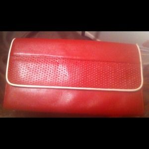 Red and White Trim Clutch
