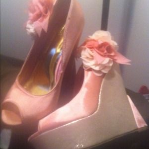 Wedge peep toe satin shoes!