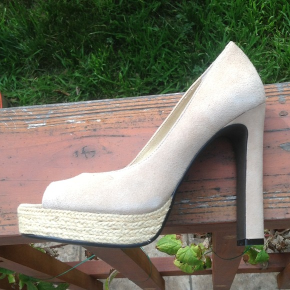 🌹SALE🌹Levity Leather/Suede Heels - Picture 3 of 3