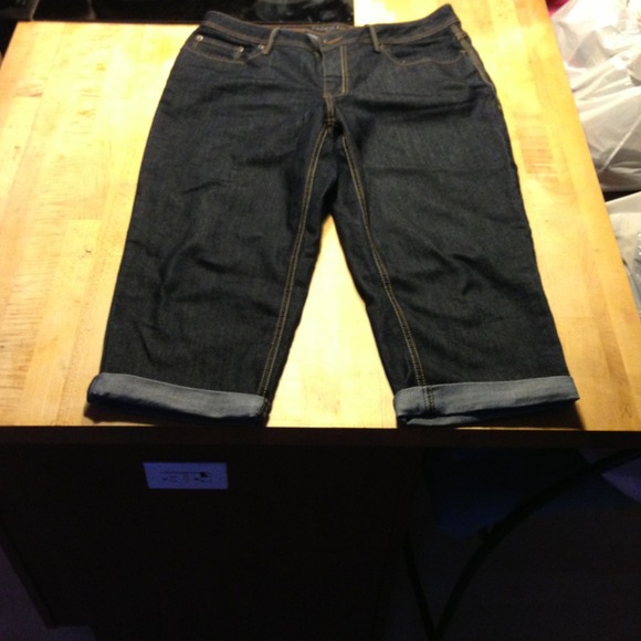 🌺🌸SOLD🌸🌺Denim capris