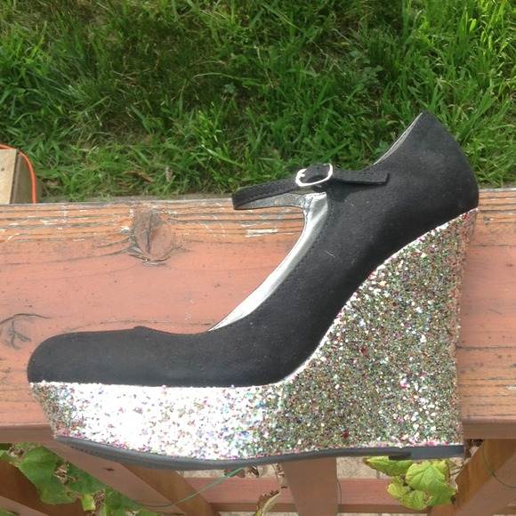 🌹SALE🌹G by GUESS Wedge - Picture 3 of 4