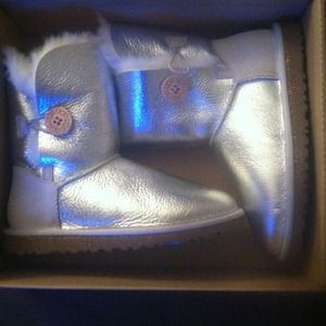 🚫SOLD🚫 Metallic uggs!