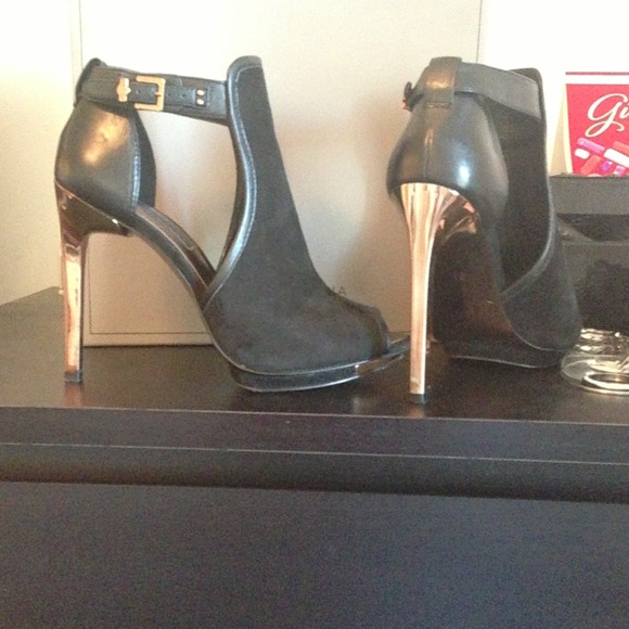 BCBGMAXAZRIA Women's Ma-Laleh Bootie