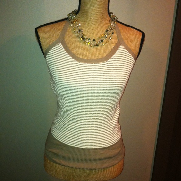 ♦SOLD in Bundle♦ 🌴Halter top🌴