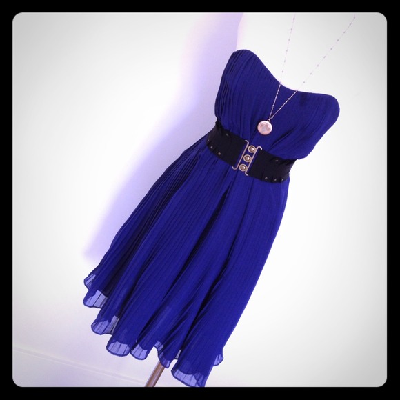 French Connection Dresses & Skirts - French Connection dress (belt not included) defect