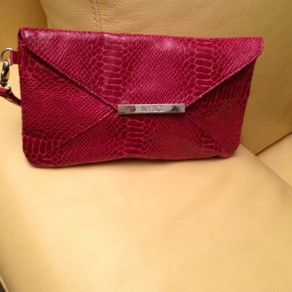 Fuchsia NY&co clutch