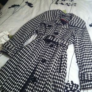 Black and white print coat
