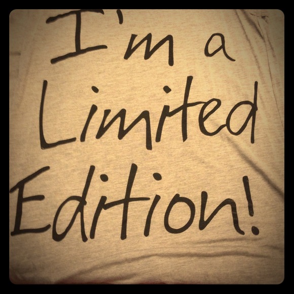 🎀TRADEDI'm a limited edition  never wore